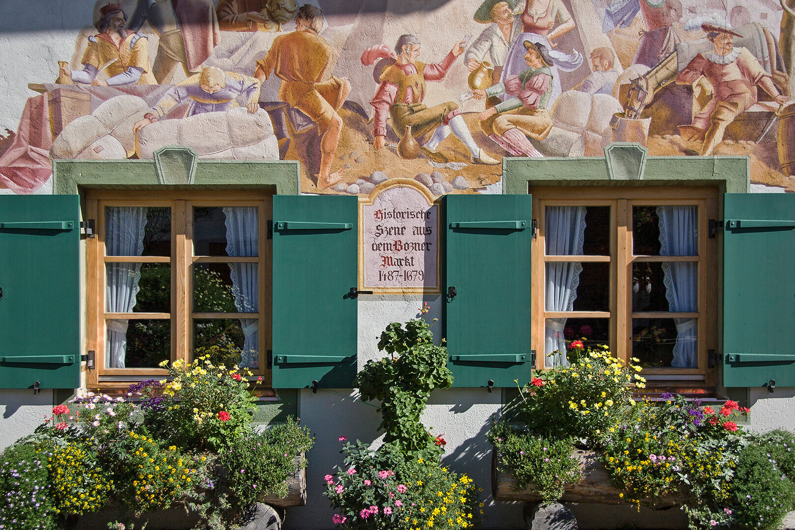 Lüftlmalerei im historischen Ortskern Mittenwald
